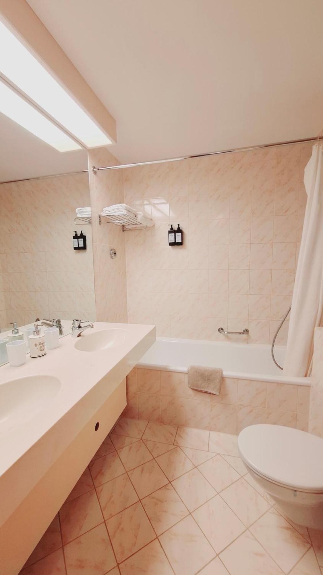 G&P Housing Apartments Mit Kueche & Balkon & Highspeed Internet- Comfort อัลเทนชไตก์ ภายนอก รูปภาพ